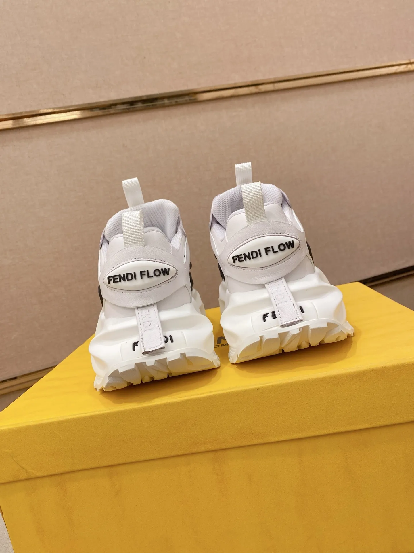 Factory price 580💰 FENDI new model (Fendi) official website 1:1 copy 👊🏻Upper 🇮🇹Imported cowhide🇩🇪Inside imported breathable mesh lining. The original outsole is molded to reflect the identity of every man, and the upper foot is elegant and stable🚶🏻🚶🏻The high-end custom counter original replica📯The shoe last remains unchanged regardless of wind and rain, and can withstand the verification of time🔍️,🔵 Size: 39-45. Can be customized 38-46 non-refundable and non-exchangeable!